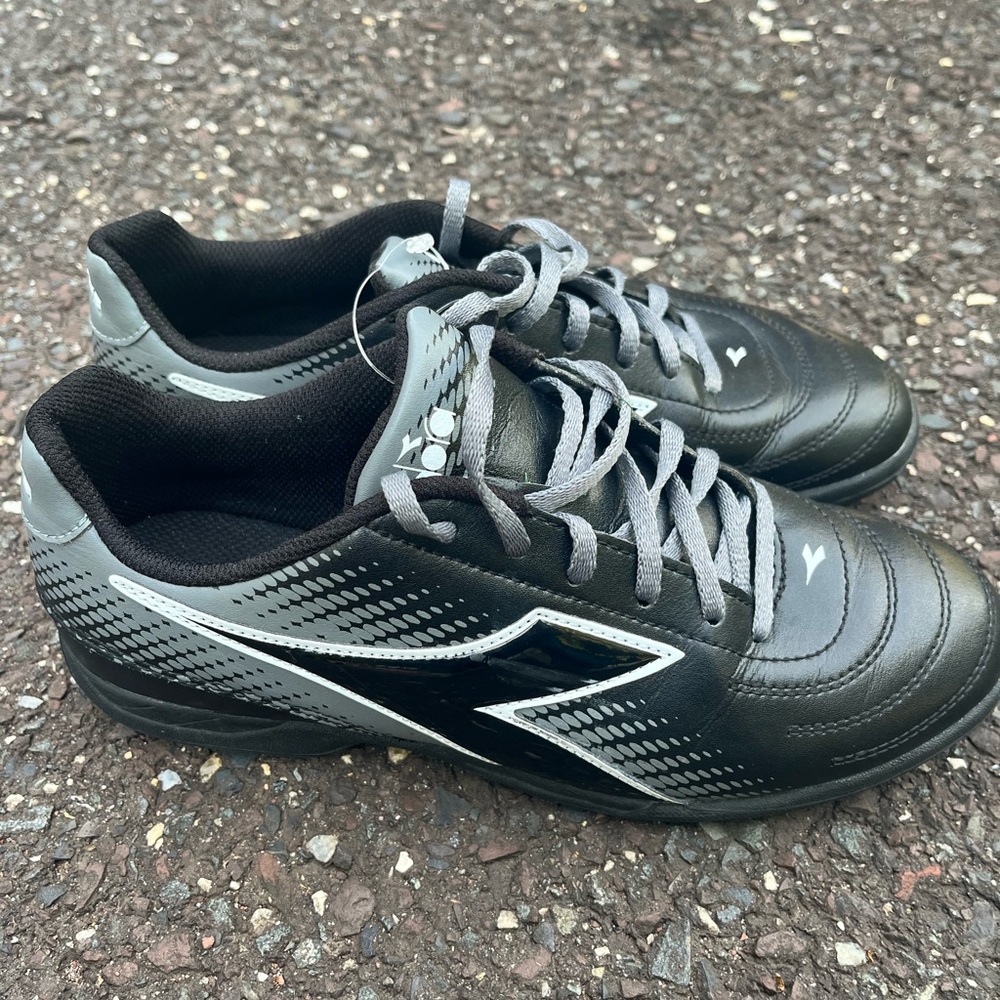Diadora Men's Mago R TF Black/White/Grey 7 D US